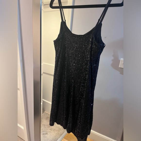 1.STATE Rich Black Sequined Mini Dress. Size 8 - Picture 5 of 7